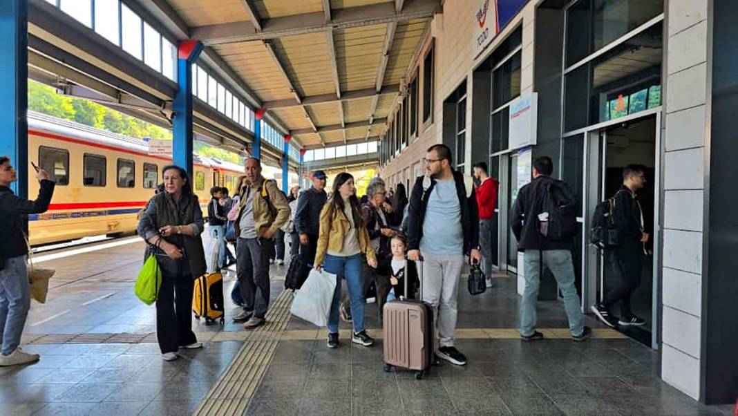 Karadeniz'de doğa şöleni! Turistik Karaelmas Ekspresi yolcularını büyüledi 26